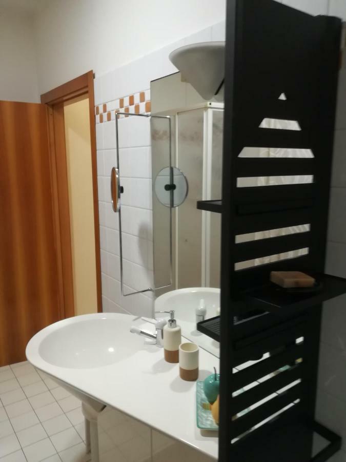 Affittacamere Lo Scoiattolo Di Mannocchi Lorella Porto SantʼElpidio Buitenkant foto